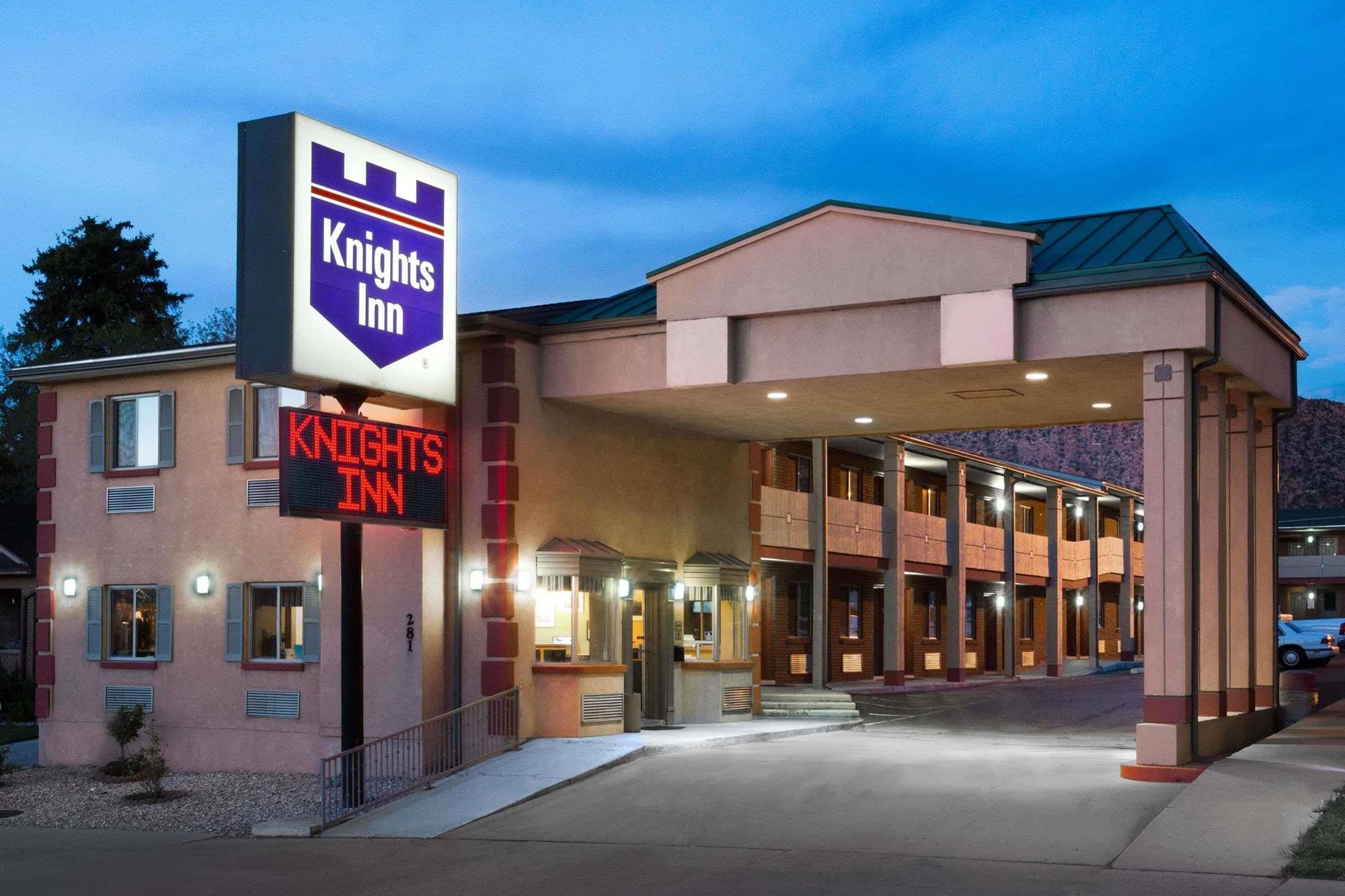 Knights Inn At סדר סיטי מראה חיצוני תמונה